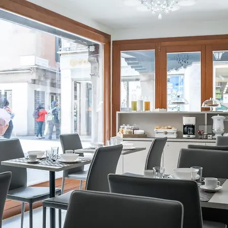 Grifoni Boutique * Venice